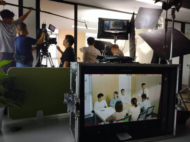 交城县TVC拍摄公司：科技产品视觉化大师，诠释未来感与功能美学